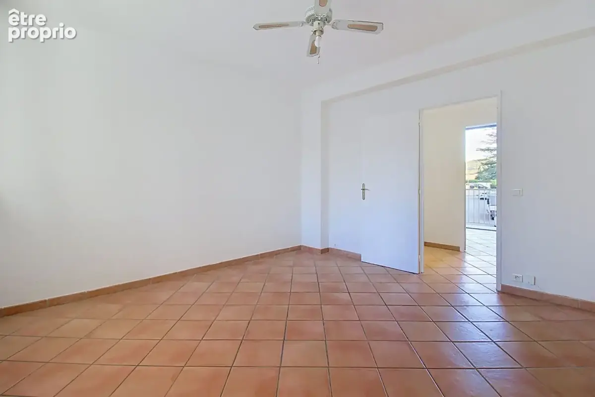 À VENDRE EN EXCLUSIVITÉ ! DRAGUIGNAN Appartement T4 de 84 m² en rez-de-chaussée - photo 2