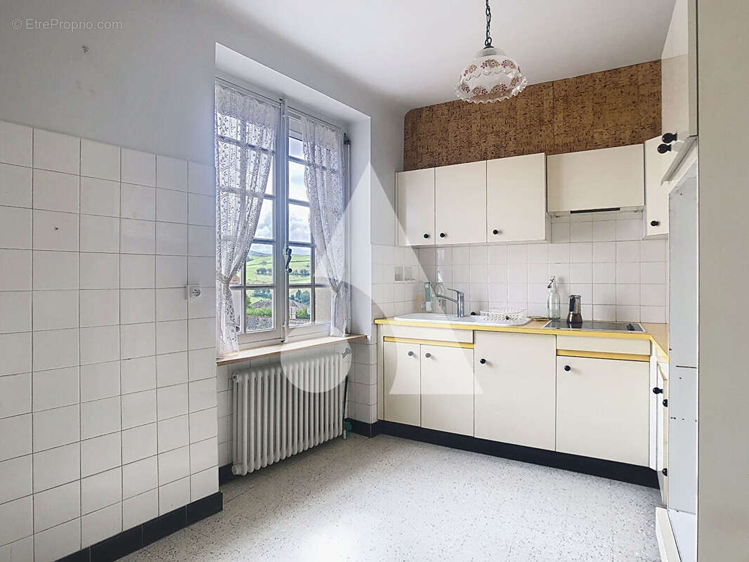 Maison à SAINT-SYMPHORIEN-SUR-COISE