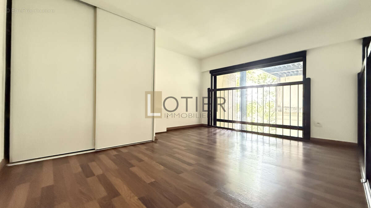 Espace Saint-Charles : T2 bis avec Terrasse, Mezzanine et garage privé. - photo 5