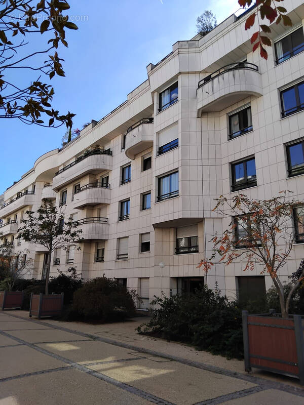 Appartement à COURBEVOIE