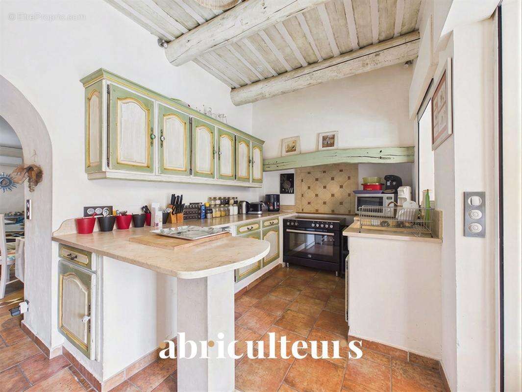 Maison de ville en pierre de 100 m² avec jardin et piscine en vente à Cavaillon (84300) - photo 6
