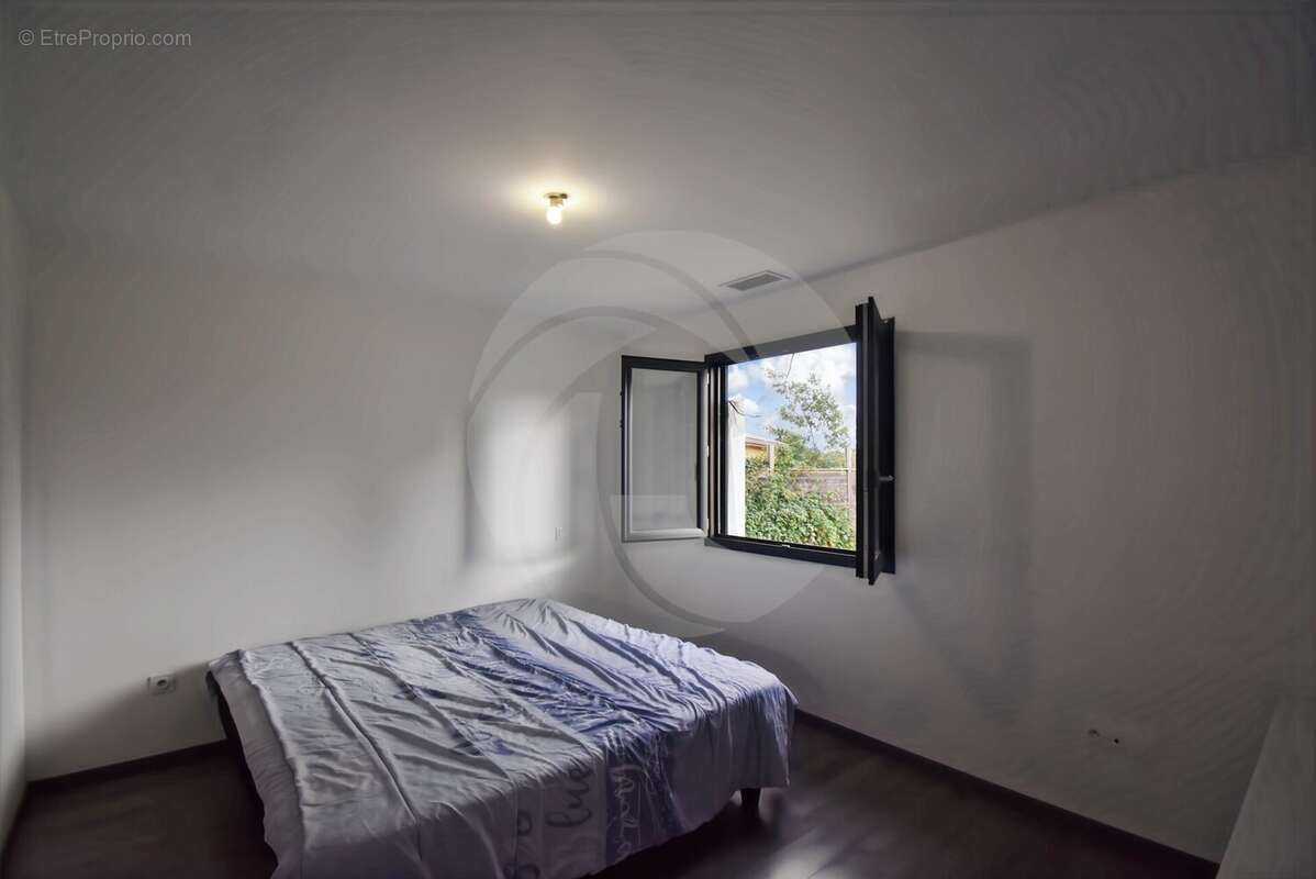 Maison à NEGREPELISSE