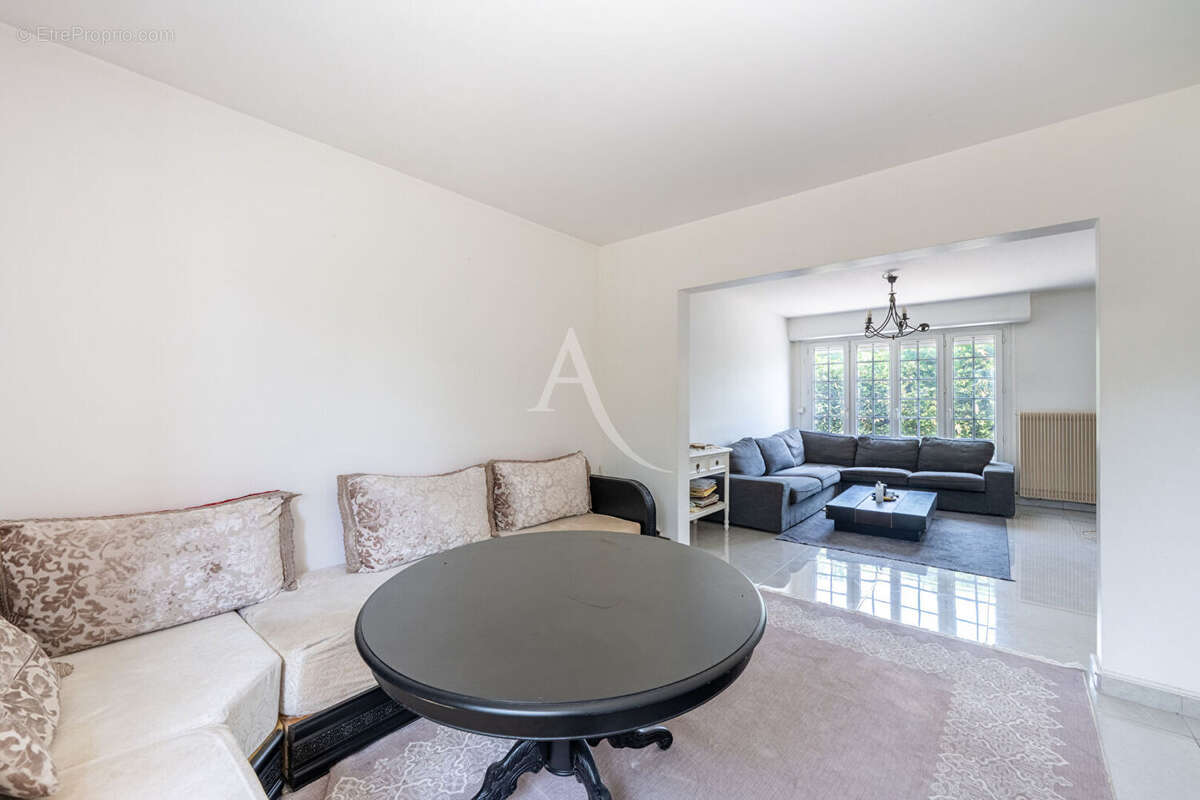 Maison à LES MUREAUX