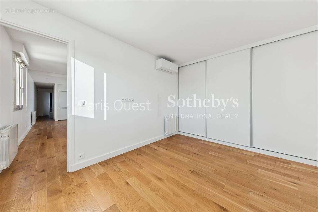 Appartement à PARIS-1E