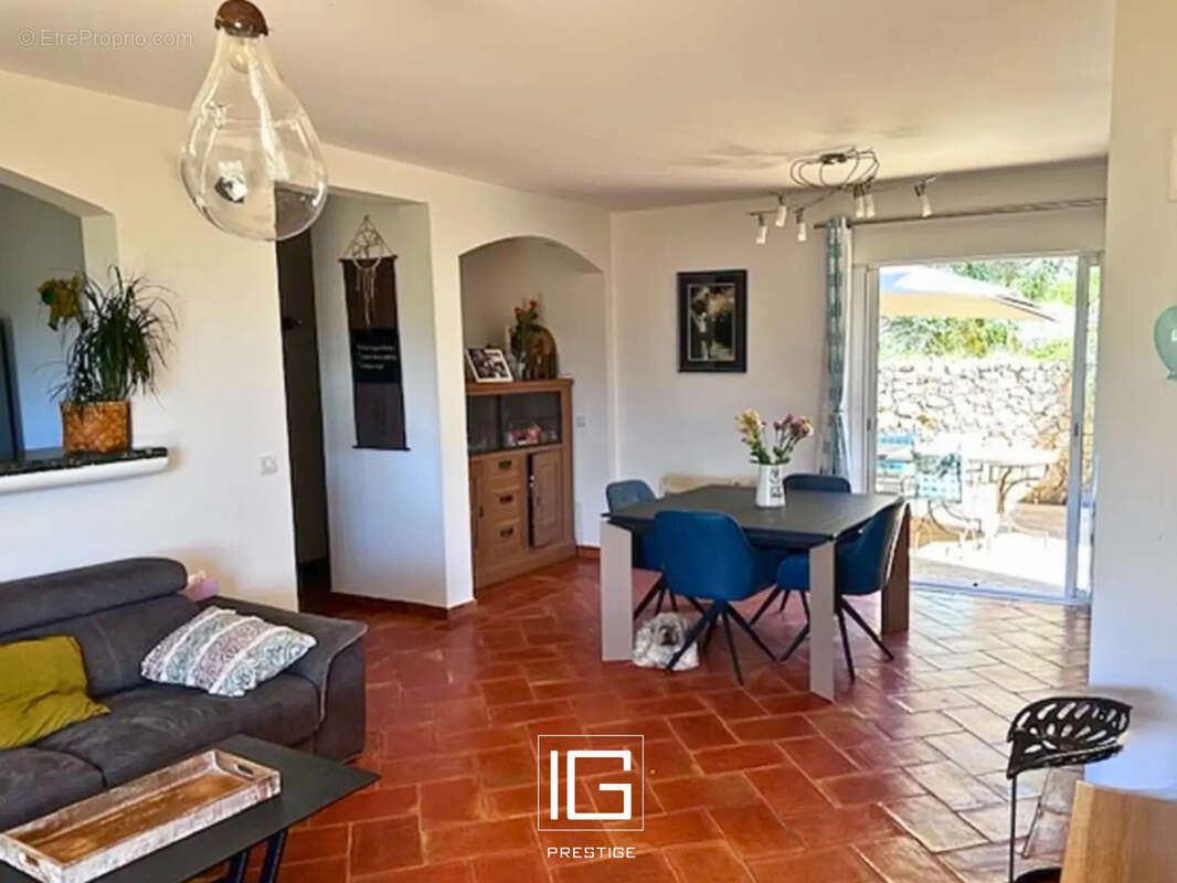 Maison à PLAN-DE-LA-TOUR