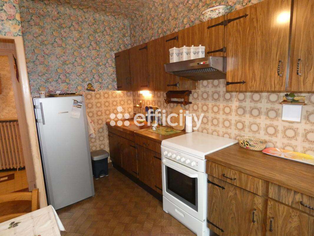 Maison à BELLENAVES