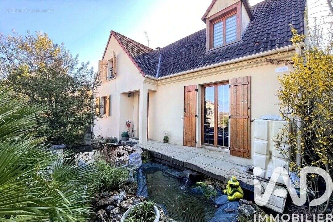 Maison 129 m² à Combs-La-Ville  - photo 5