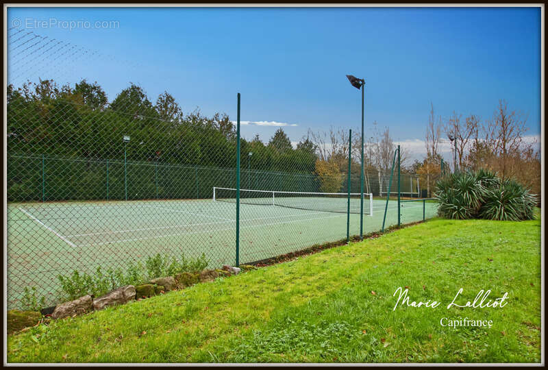 Propriété Pierres apparentes, 242m², 5 chambres, Dortoir enfant et mezzanine, Loiret, Piscine, Jacuzzi, Terrain de tennis, Garag - photo 16
