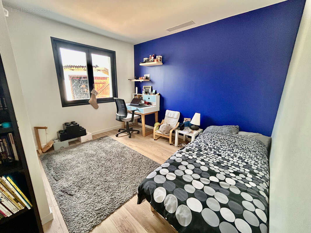 Une rénovation de grande qualité dans un emplacement idéal pour toute la famille à 9mn de l'A6 ! - photo 17