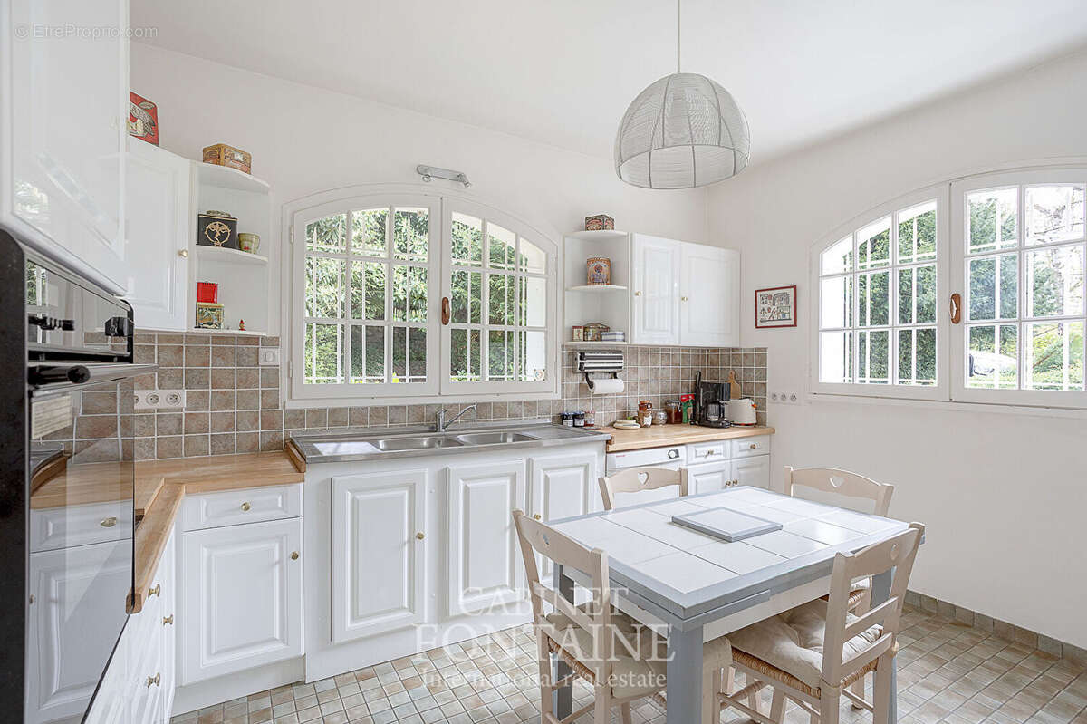 Maison à LE MONT-SAINT-ADRIEN