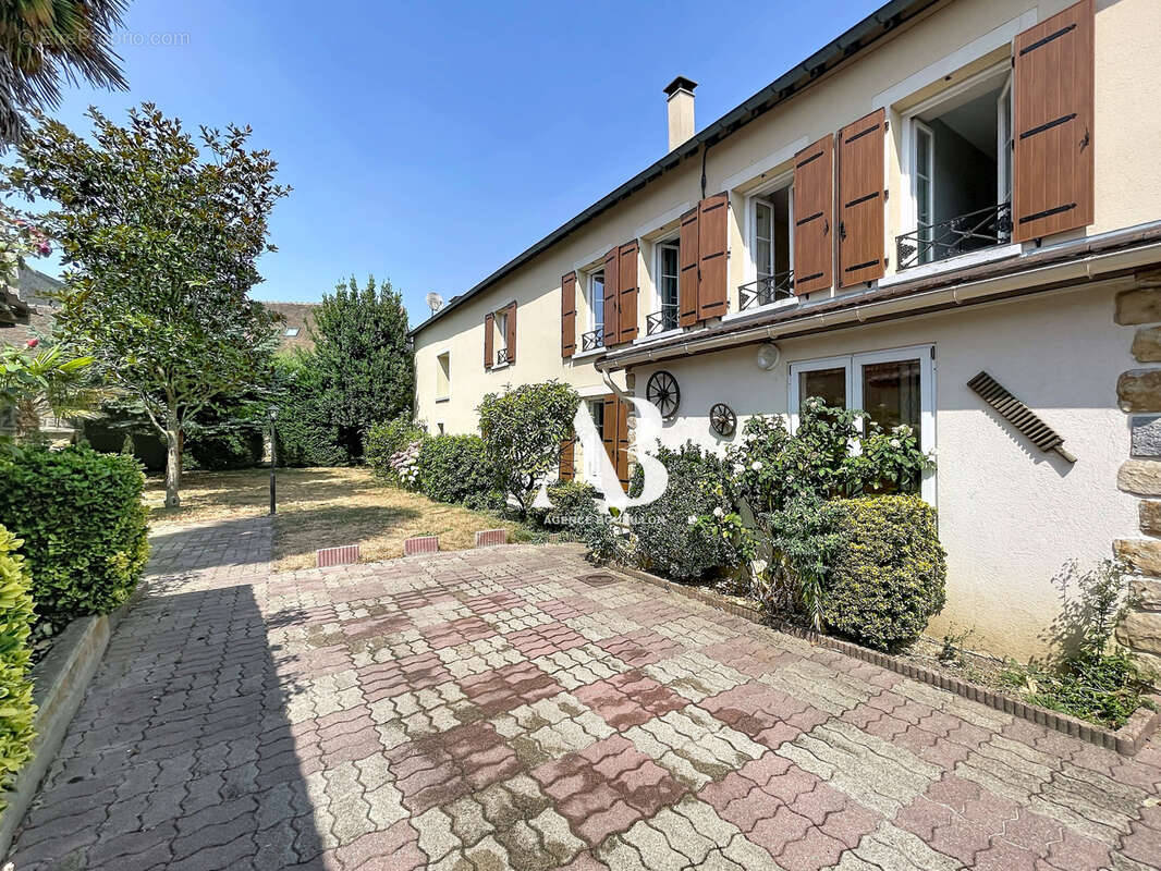 Nangis (77370)   Maison de caractère de 170 m2   5 chambres   Studio indépendant   Jardin sans vis-à-vis - photo 3