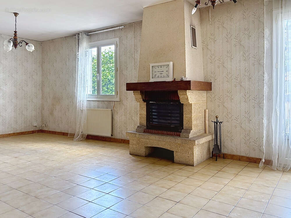 Maison à rénover centre Saint Jean De Liversay 103 m2 + terrain constructible et divisible - photo 12