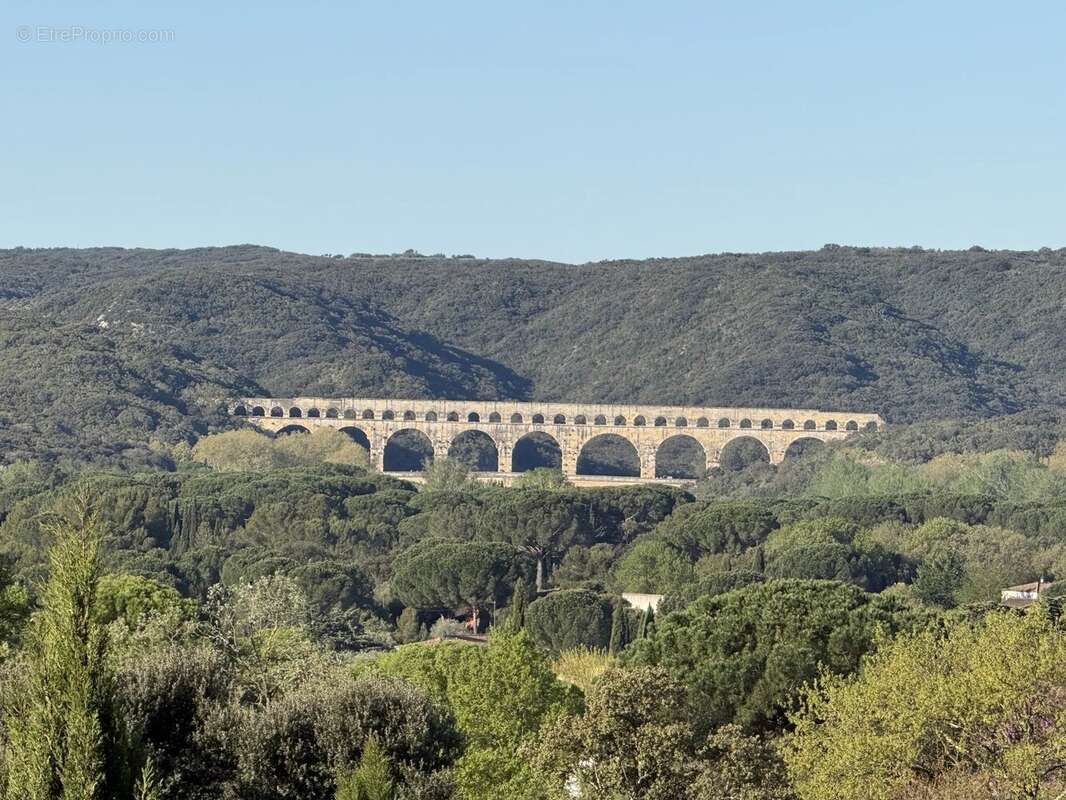 Terrain à UZES