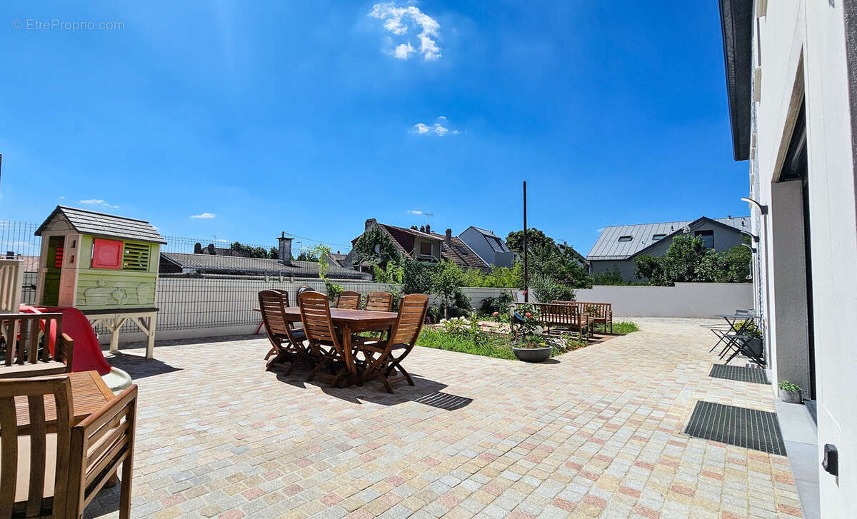 Appartement à SARTROUVILLE