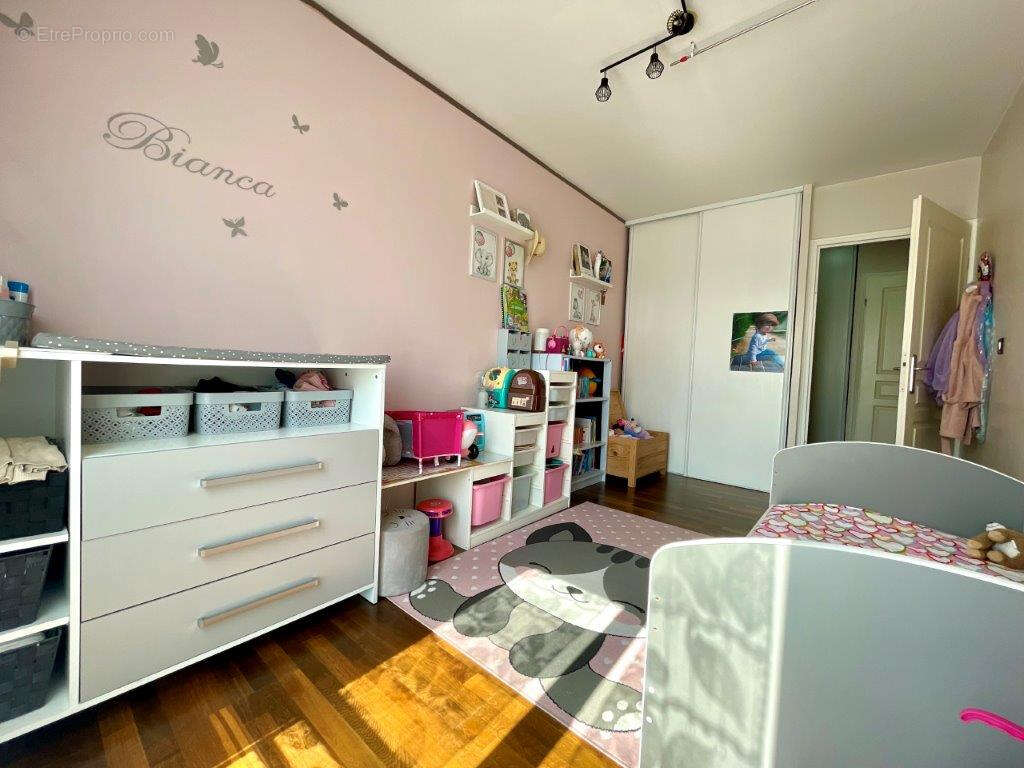 Appartement à SARTROUVILLE