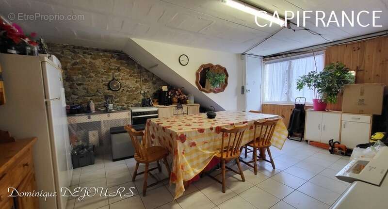 Maison à SAINT-SAUVEUR-DE-MONTAGUT