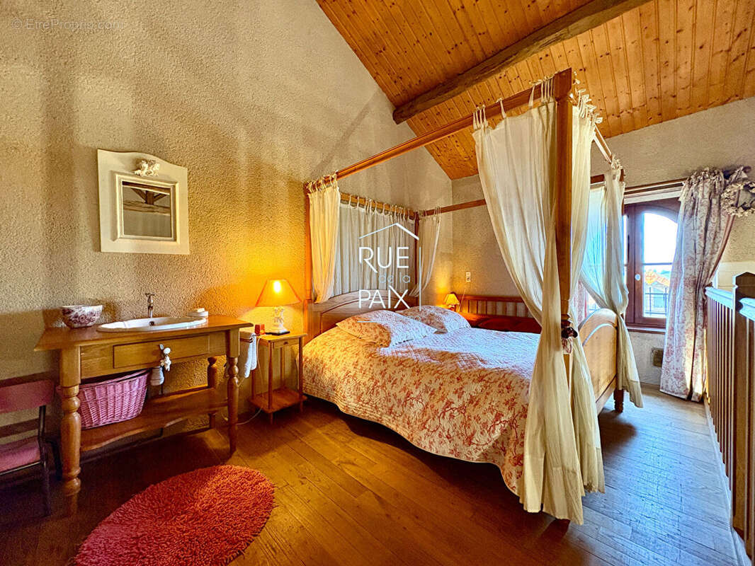 Maison à VENDEUVRE-DU-POITOU