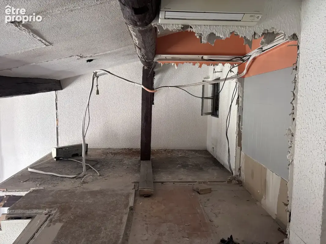Appartement 141m2 à rénover avec terrasse - fort potentiel - photo 10