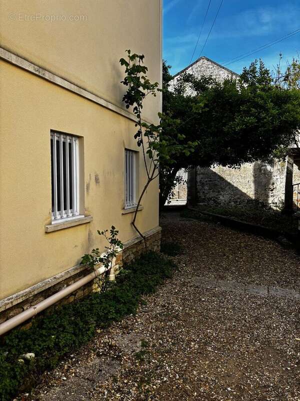 Maison à JUZIERS