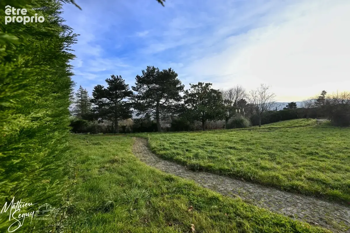 VAUGNERAY - Terrain à bâtir pour une maison P5 à étage + garage - photo 10