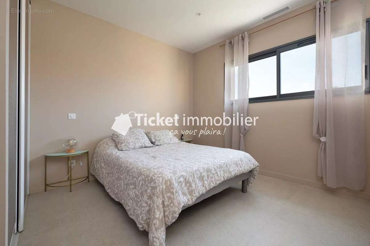 Maison à LA SALVETAT-SAINT-GILLES