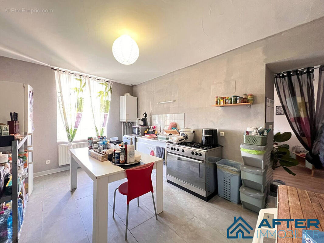 Appartement à MAIZIERES-LES-VIC
