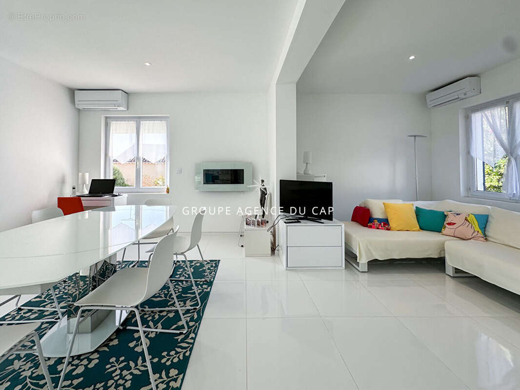 À vendre villa 4 pièces avec vue mer et studio indépendant, 15min a pied du centre ville de saint aygulf - photo 8
