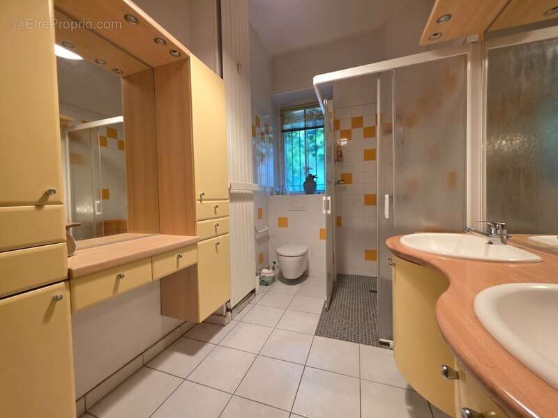 Appartement à GRUCHET-LE-VALASSE