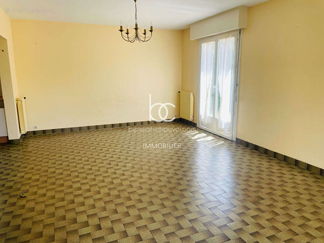 VENTE Maison de Charme SARZEAU  4 Chambres  Terrain 1300 m² Constructible  Proche Plages & Commerces  56370 - photo 4