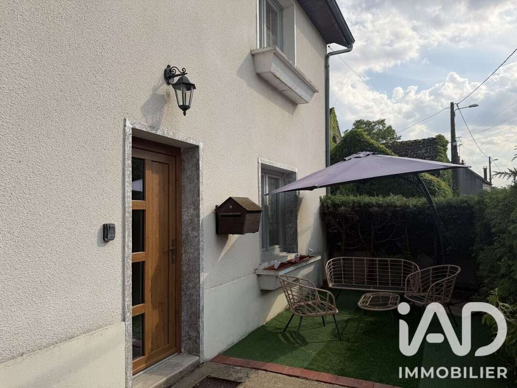 Maison 108 m² à Clamerey  - photo 3