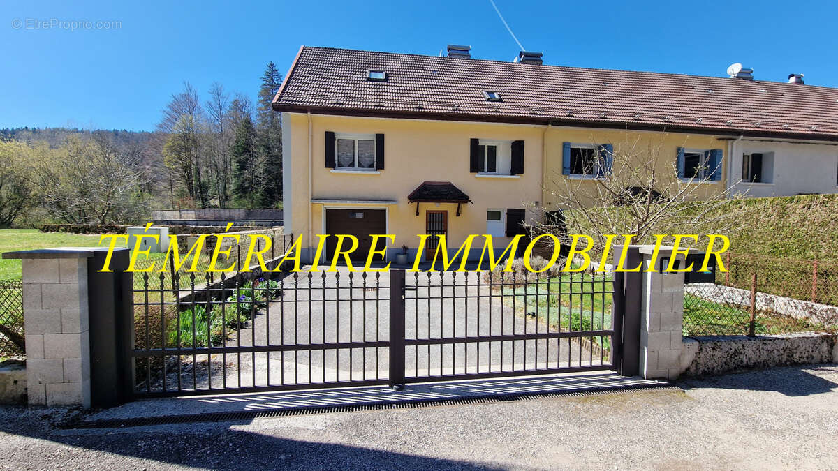 Maison à BOURG-DE-SIROD