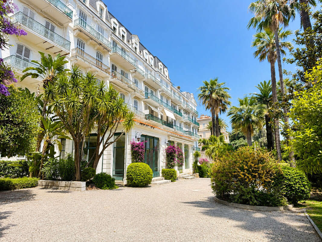 Duplex 3 pièces 96 m2 rénové - résidence bourgeoise - calme absolu - à 5 min à pied des plages - parking - photo 8