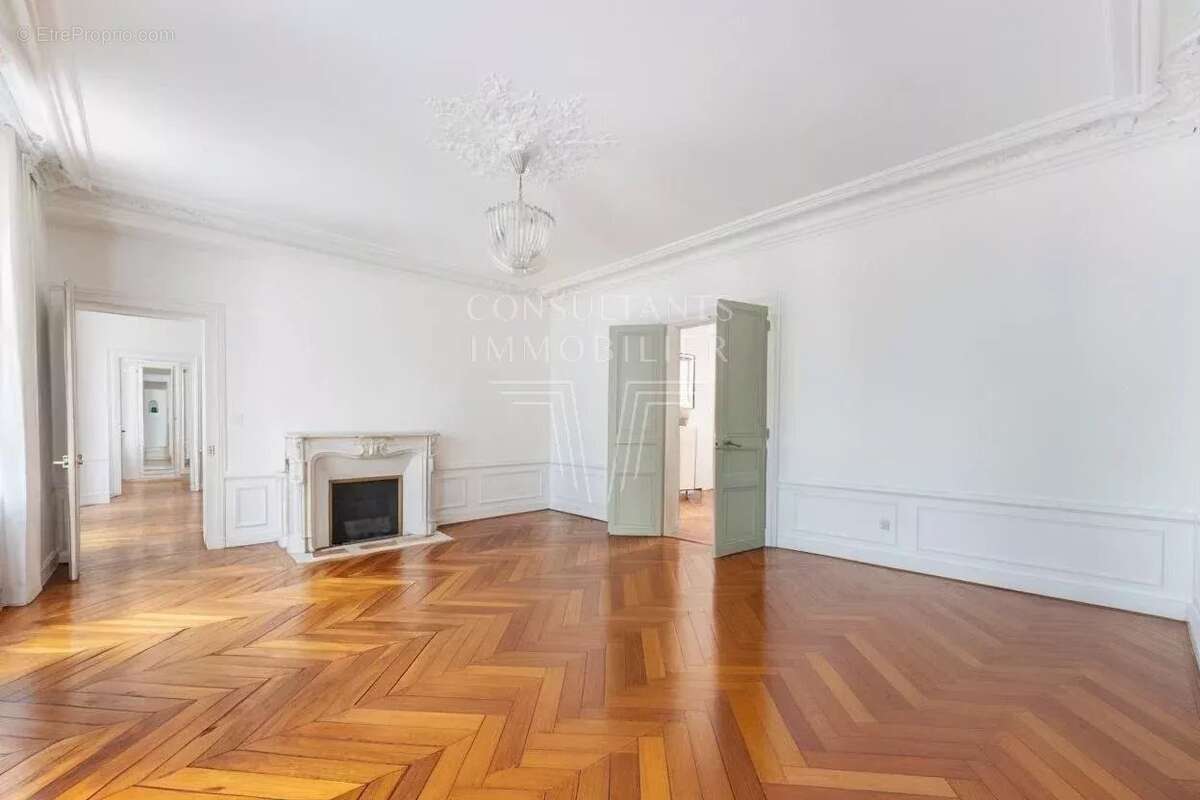 Appartement à PARIS-7E