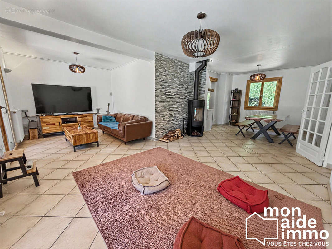 Maison 128 m² à Saint-Seurin-Sur-L'isle  - photo 4
