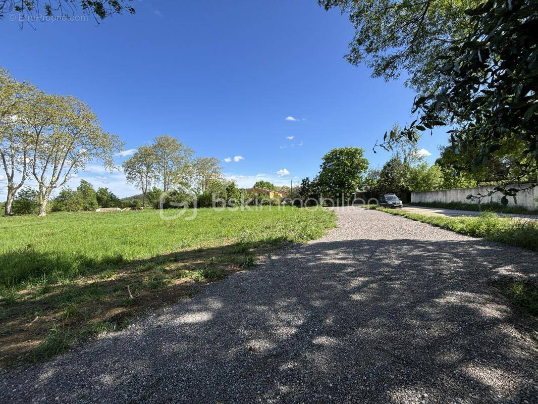 Terrain à RIBAUTE-LES-TAVERNES