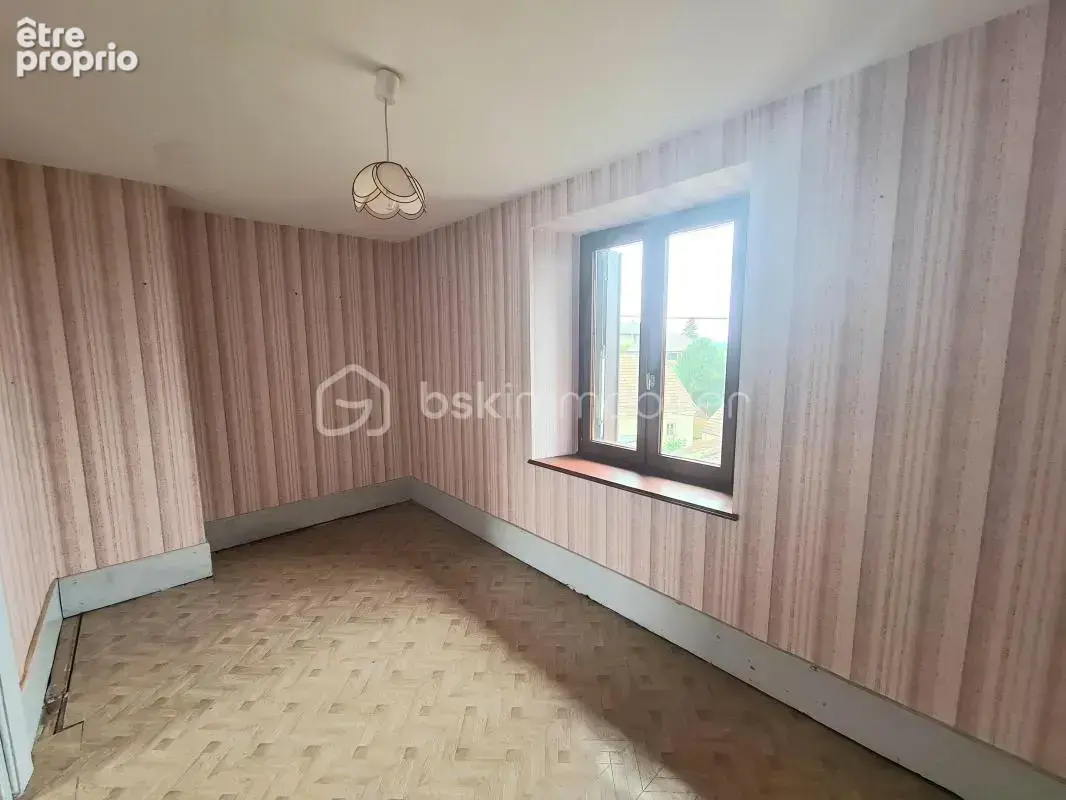  Maison jumelée à rénover – Beau potentiel – À 20 min de la frontière suisse - photo 9