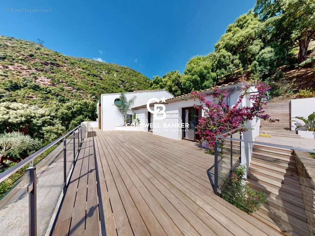 Maison à CAVALAIRE-SUR-MER