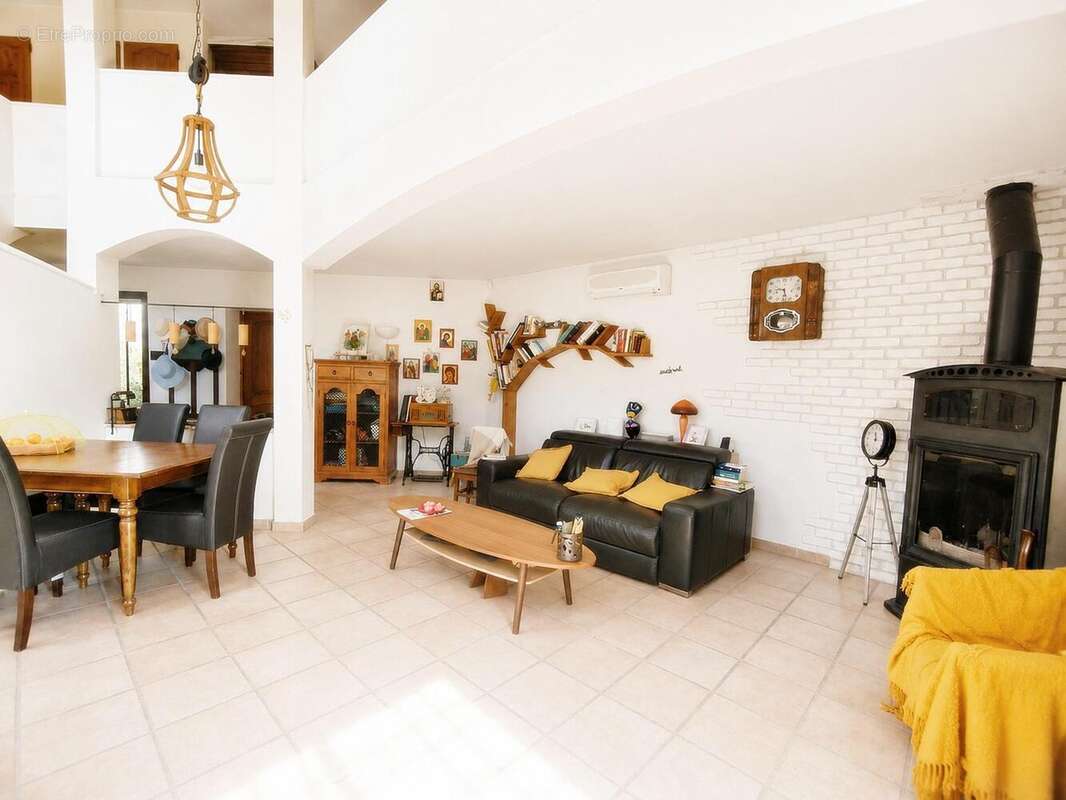   - Maison à COLOMARS