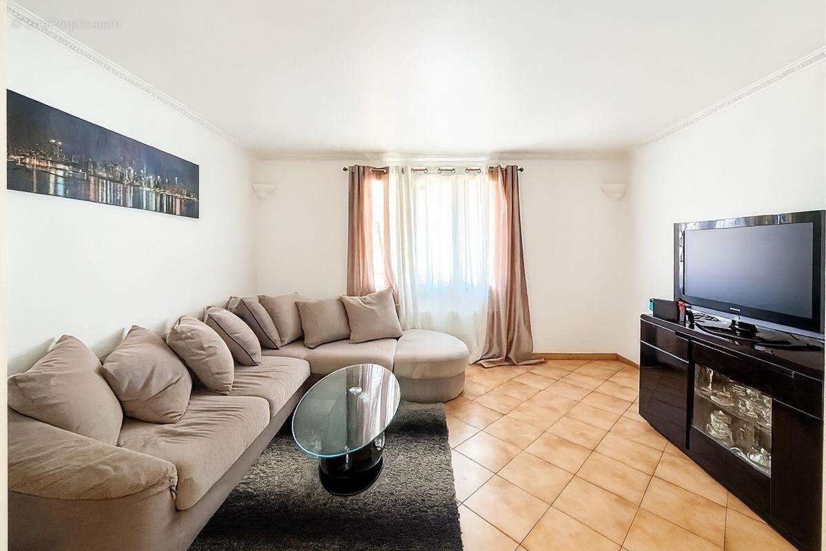 Appartement à LES PAVILLONS-SOUS-BOIS