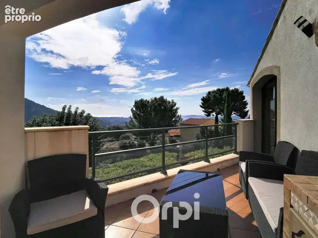 À vendre maison de type 5 d'environ 140m² habitables entièrement rénovée avec piscine et vue mer - photo 7