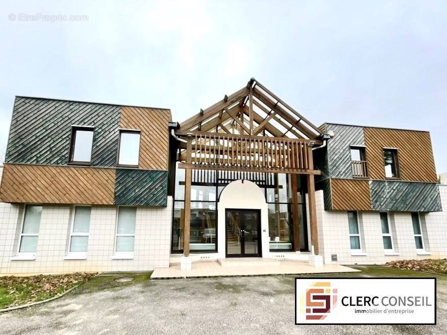 Commerce à MONT-SAINT-AIGNAN