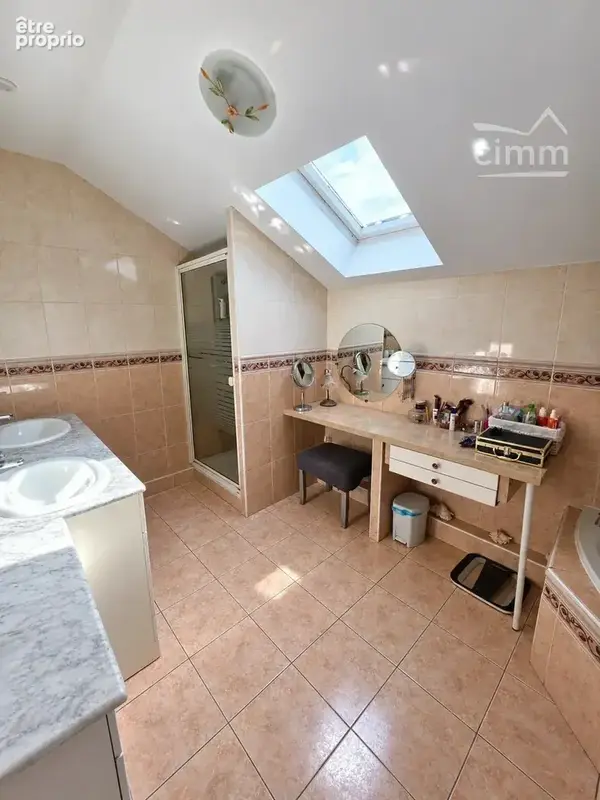 Villa individuelle de 149 m² avec piscine, espace indépendant et jardin arboré de 750 m² - photo 8