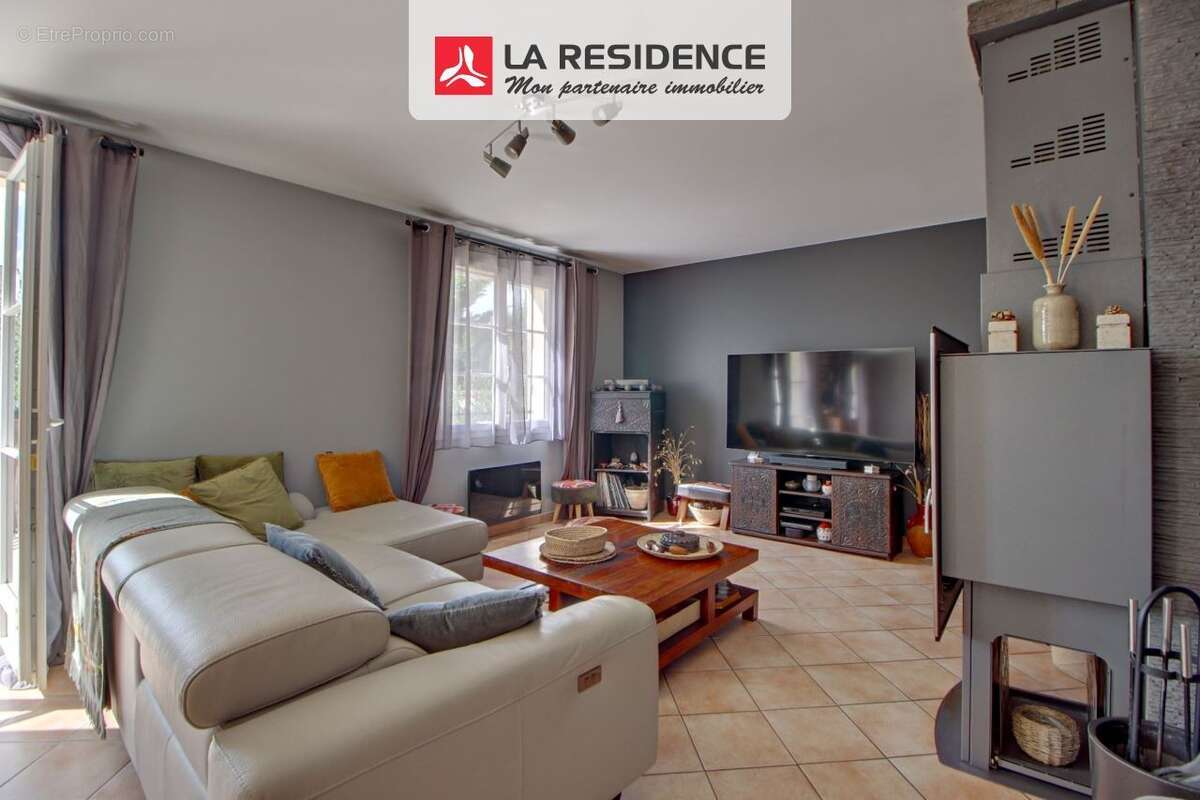 Maison à LES CLAYES-SOUS-BOIS