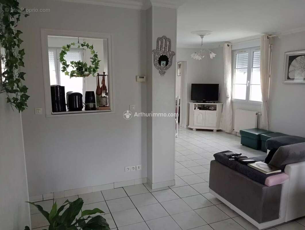 Maison à VILLAINES-LA-JUHEL