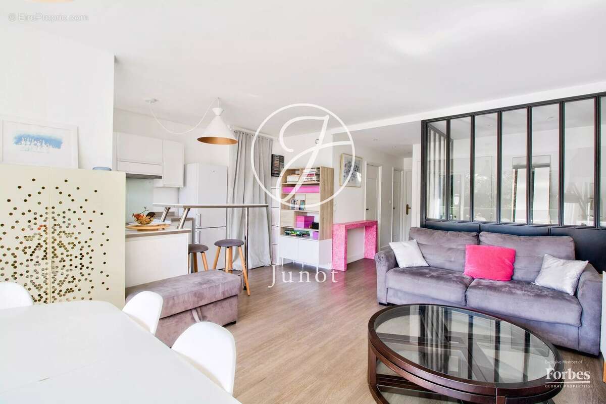Appartement à LE MESNIL-LE-ROI