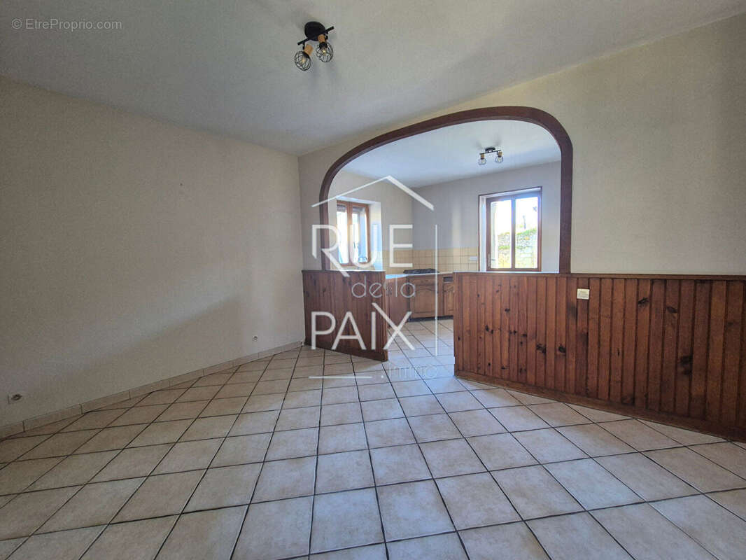 Maison à LES TROIS-MOUTIERS