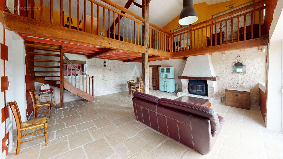 Maison à VOUILLE