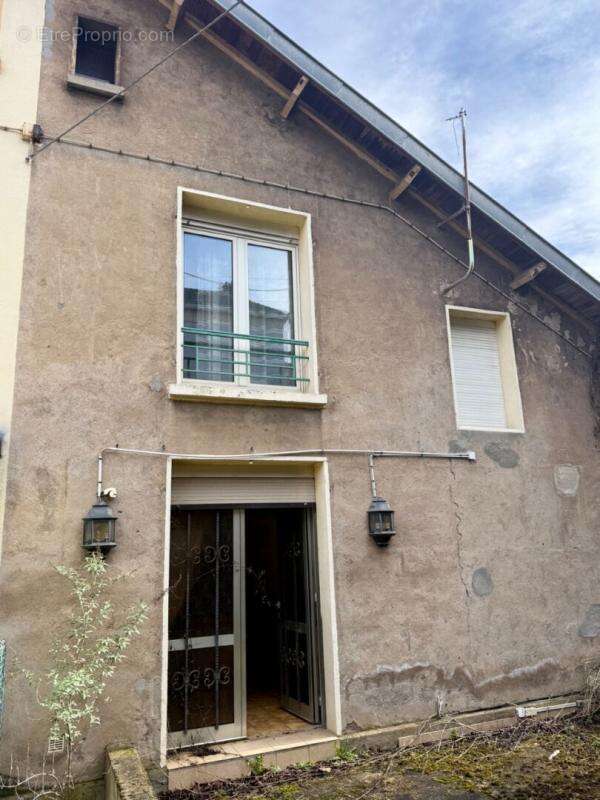 SUCCESSION VACANTE ! Maison mitoyenne 4 pièces 3 chambres 83 m2 JOEUF, offrant un fort potentiel de rénovation - photo 3