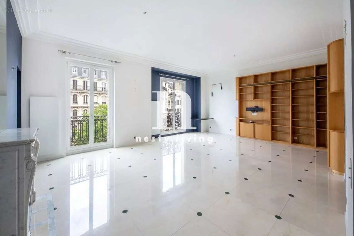 Appartement à PARIS-17E