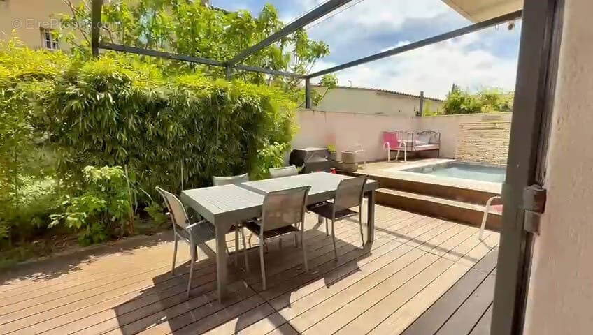 Maison à L&#039;ISLE-SUR-LA-SORGUE